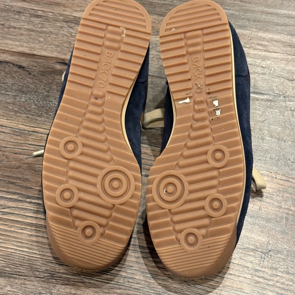Stylish Navy and Gold Women's Sneakers - Picture 7 of 9